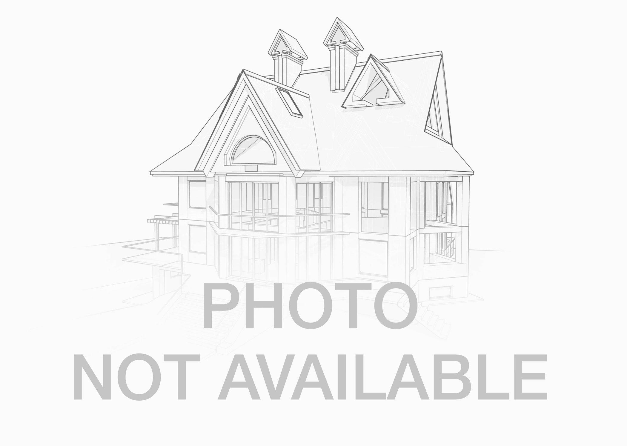 271 E Railroad Avenue 